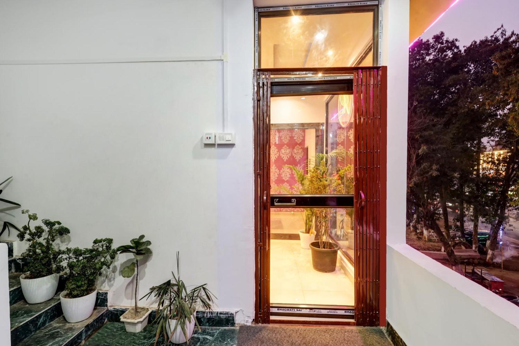 Collection O Ashirbad Lodge グワーハーティー エクステリア 写真
