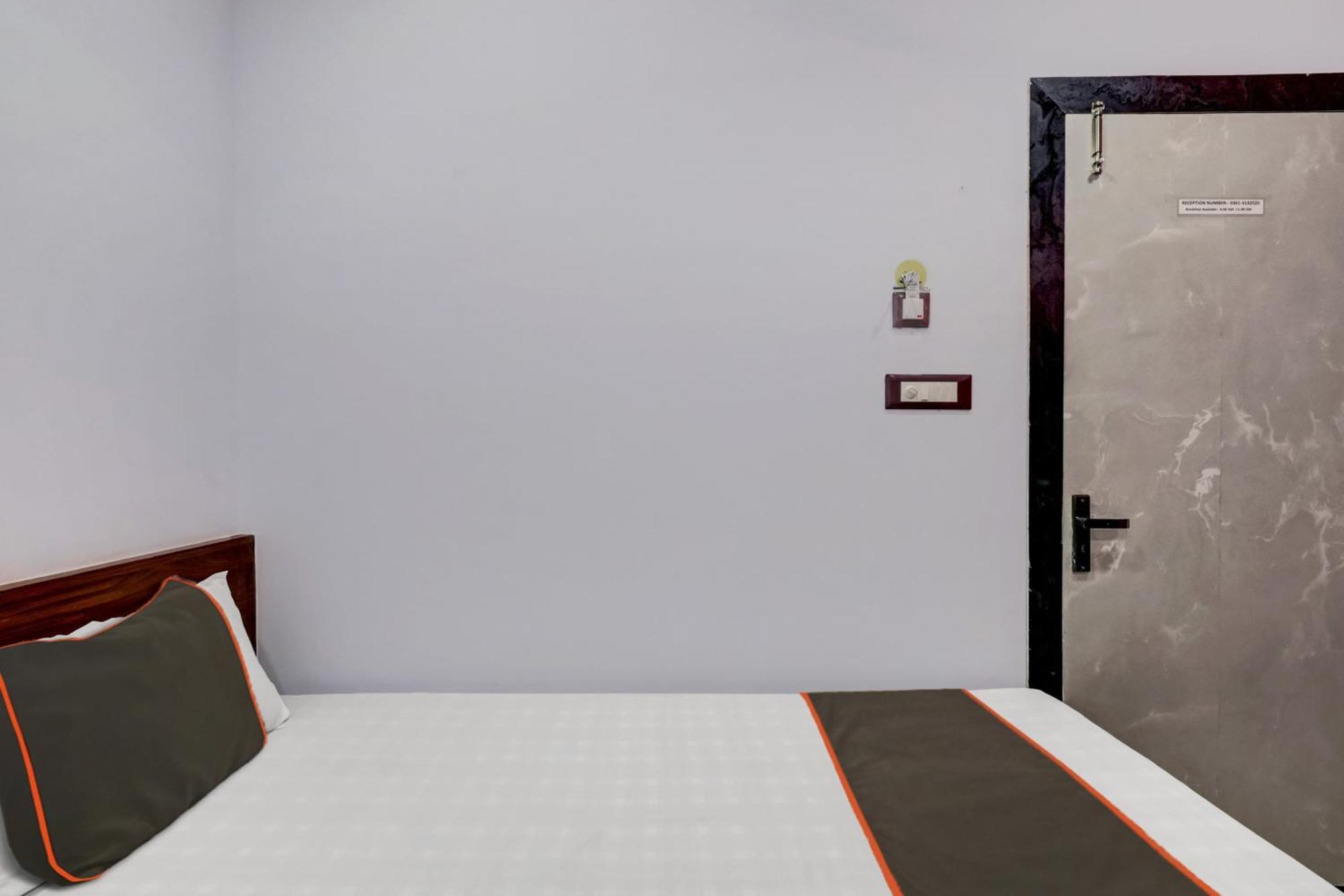 Collection O Ashirbad Lodge グワーハーティー エクステリア 写真